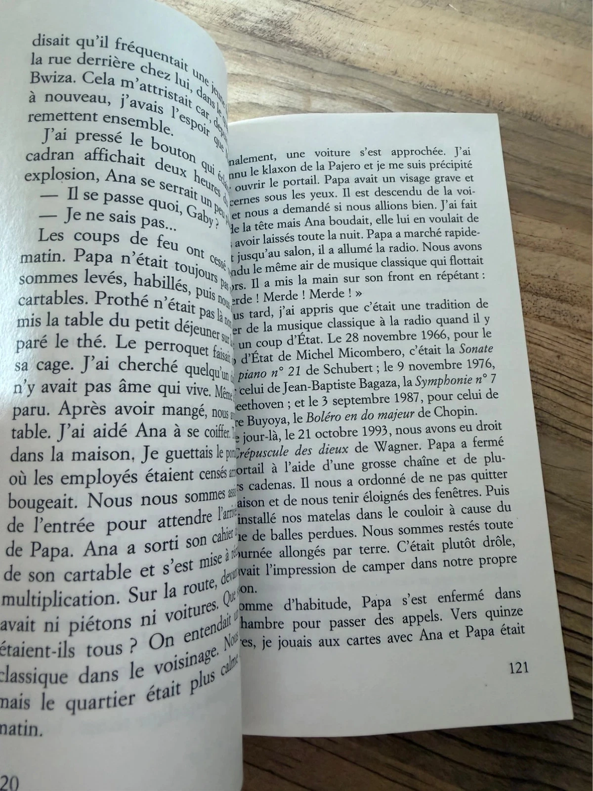 Livre petit pays propre peu servie – photo 3